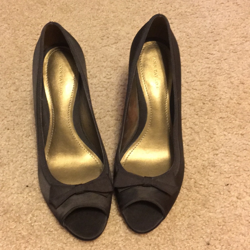 Ann Taylor brown peeptoe bow heels.